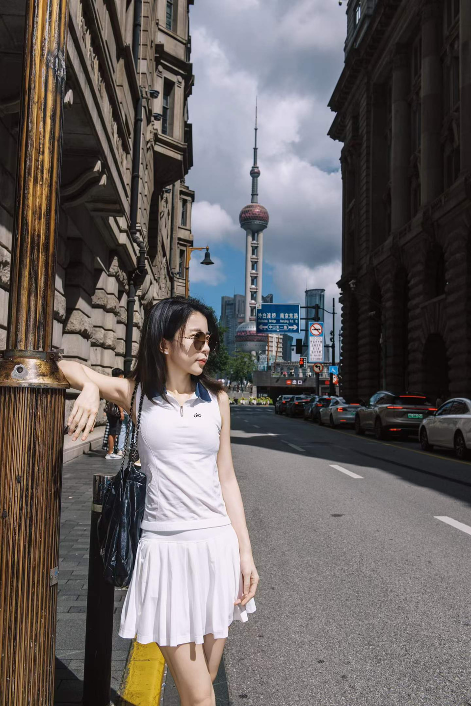 Susan 彭姗与上海外滩城市景观的近期生活照